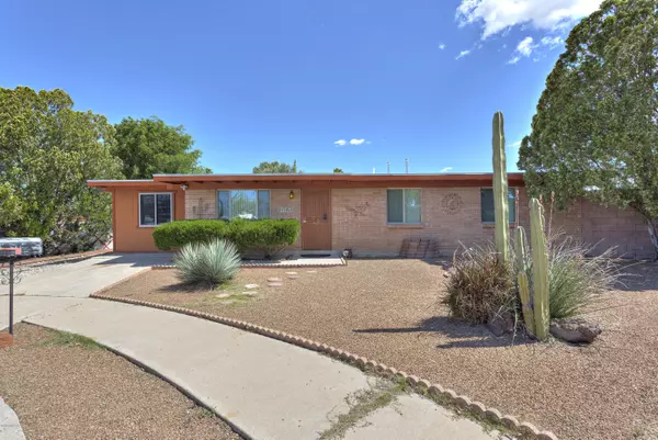 1585 S Rocky Mountain Drive, Tucson, AZ 85710