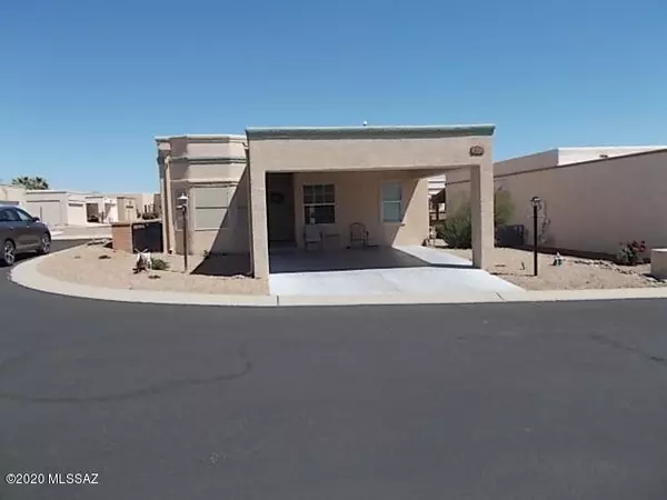 566 W Parkwood Court, Green Valley, AZ 85614