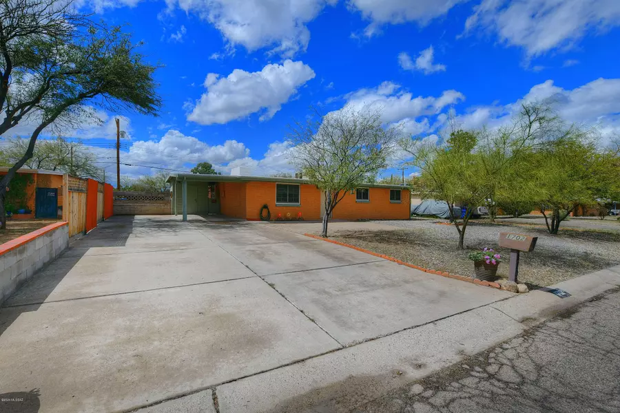 1702 S Avenida Ursa, Tucson, AZ 85710