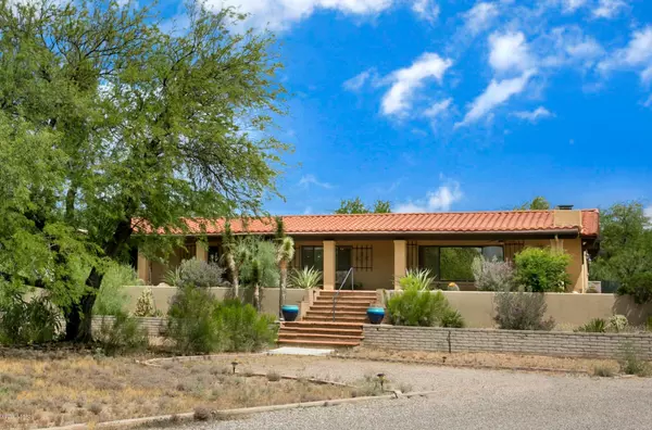 808 W Pso Del Canto, Green Valley, AZ 85622