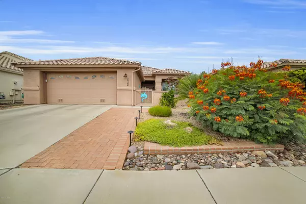 302 W Hopkins Vista Drive, Green Valley, AZ 85614