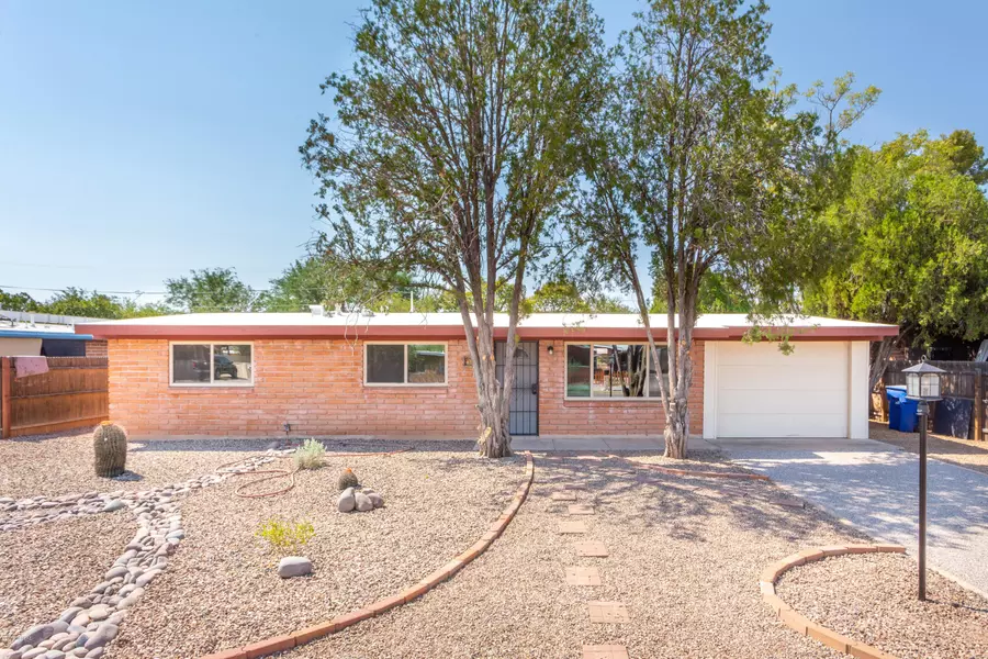 2112 E Blacklidge Drive, Tucson, AZ 85719