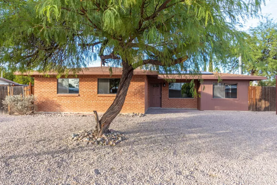 6717 E Calle Luna, Tucson, AZ 85710