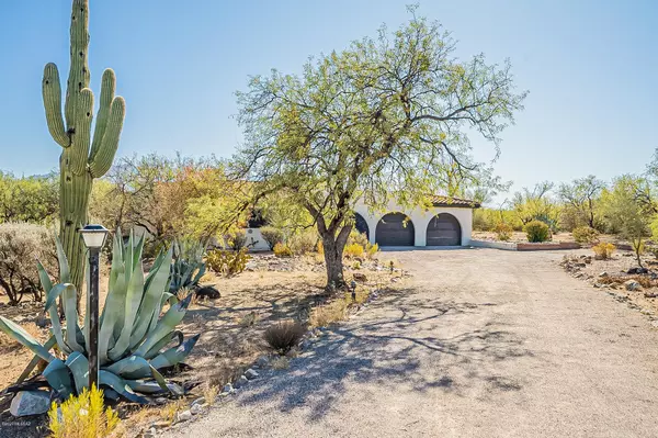 545 W Paseo Potrerro, Green Valley, AZ 85622