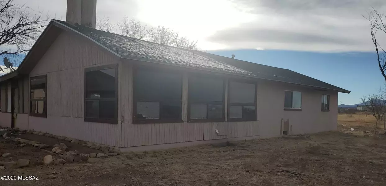 7213 E Trails End, Pearce, AZ 85625