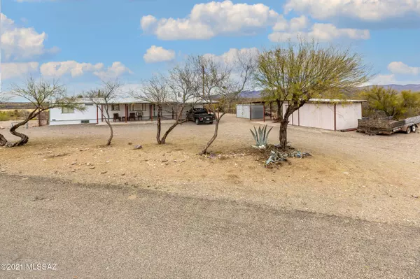 4735 S Jumping Cactus Road, Winkelman, AZ 85192