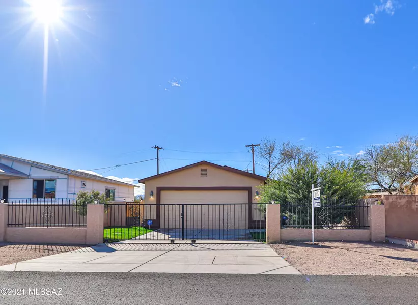 2211 W Holladay Street, Tucson, AZ 85746