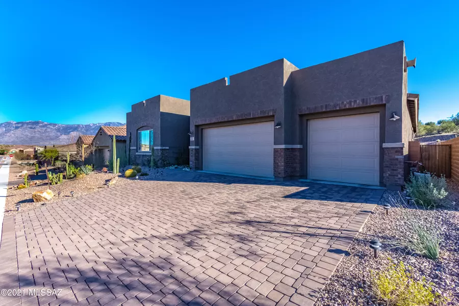 460 E Sweet Clover Court, Oro Valley, AZ 85755