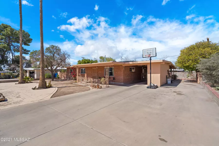 6825 E Calle Marte, Tucson, AZ 85710