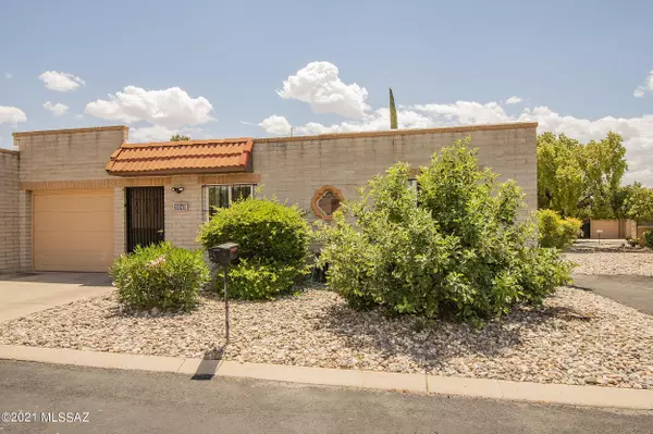 2040 S Birdie Circle, Tucson, AZ 85710