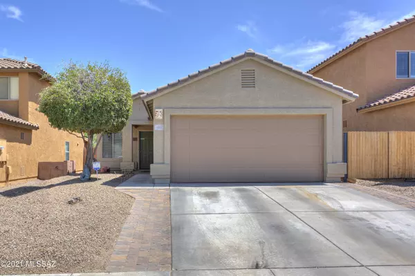 451 W Amber Hawk Court, Green Valley, AZ 85614