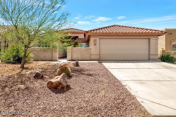 931 N Desert Deer Ps N, Green Valley, AZ 85614