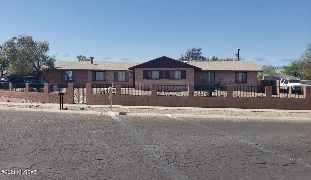 6710 E Calle Castor, Tucson, AZ 85710