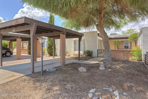 321 N CAMINO DEL VATE, Green Valley, AZ 85614