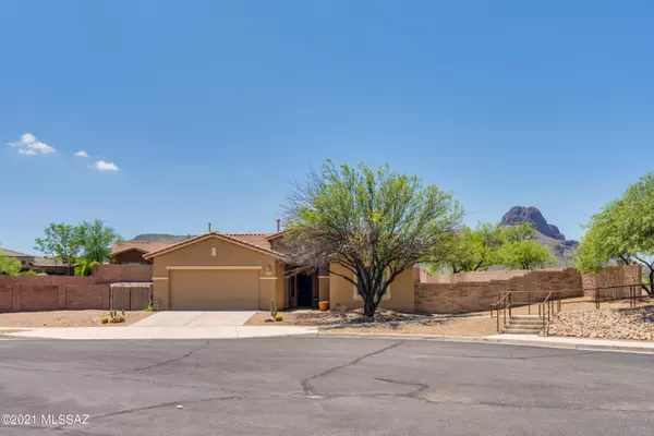 8131 N Wayward Star Drive, Tucson, AZ 85743