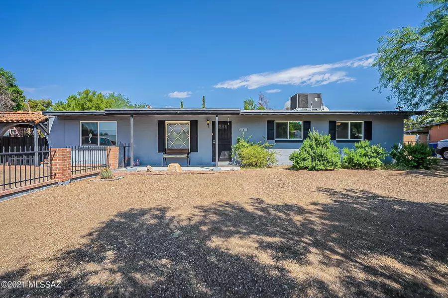 6381 E Calle Castor, Tucson, AZ 85710