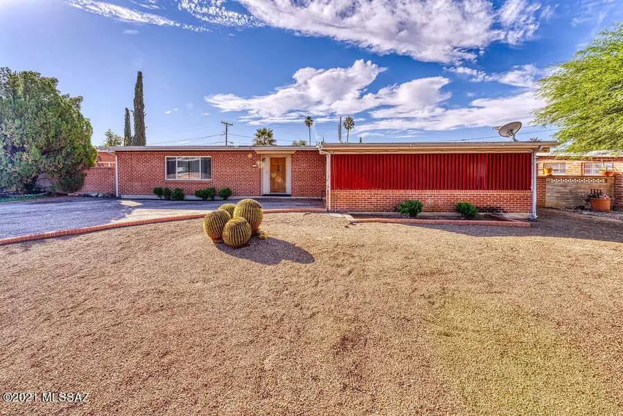 7002 E Calle Bellatrix, Tucson, AZ 85710