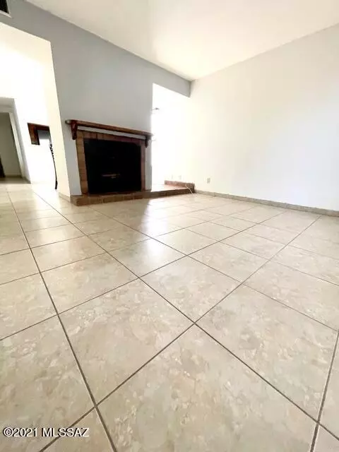 Tucson, AZ 85716,922 N Chrysler Drive #1