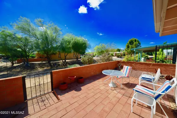 320 N Calle Del Chancero, Green Valley, AZ 85614