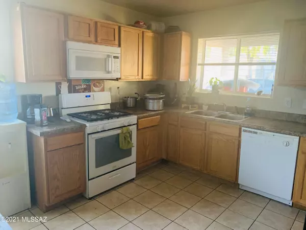 Tucson, AZ 85713,913 E 34th Street