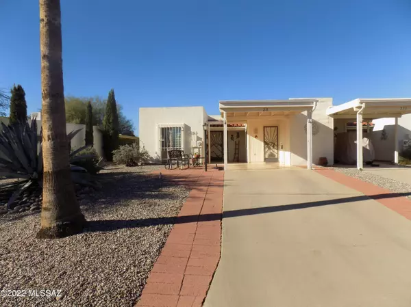 211 N Calle Del Lago, Green Valley, AZ 85614