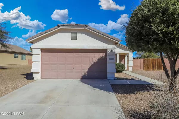 504 W Amber Hawk Court, Green Valley, AZ 85614