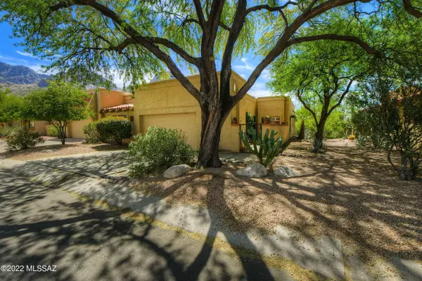 Oro Valley, AZ 85704,836 Cam Diestro