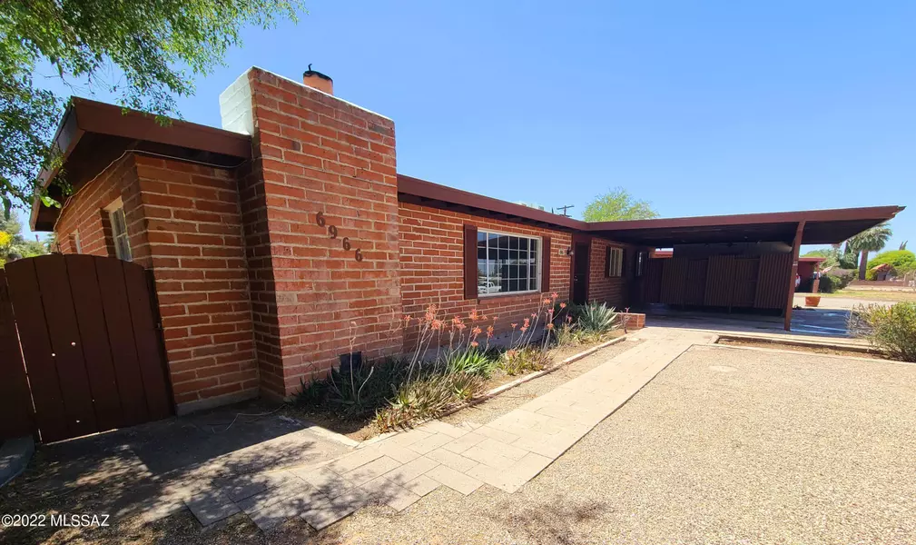 6966 E Calle Canis, Tucson, AZ 85710