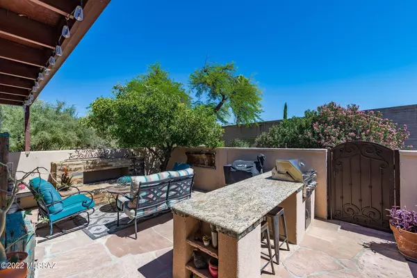 126 E Cholla Shadows Drive, Oro Valley, AZ 85704