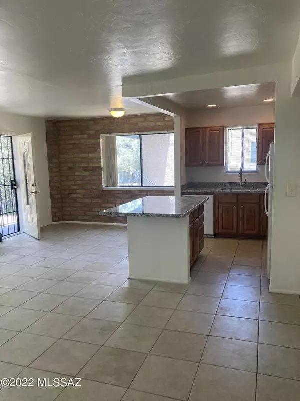 6601 E Calle La Paz  #D, Tucson, AZ 85715