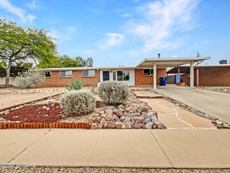 8012 E Scarlett Street, Tucson, AZ 85710