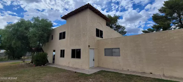 6718 E Calle La Paz  #B, Tucson, AZ 85715