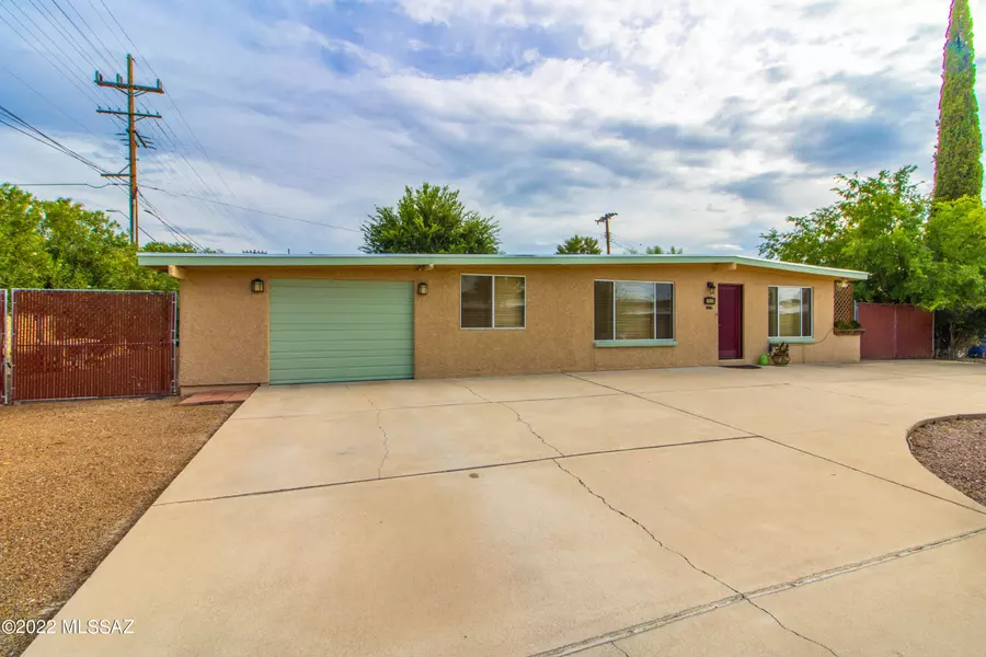 7058 E Calle Ileo, Tucson, AZ 85710