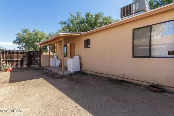 508 N Iroquois Avenue, Tucson, AZ 85745