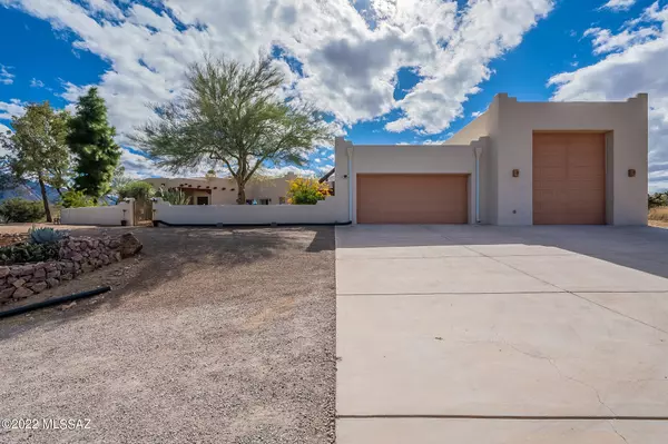 1290 W Hawk Way, Amado, AZ 85645