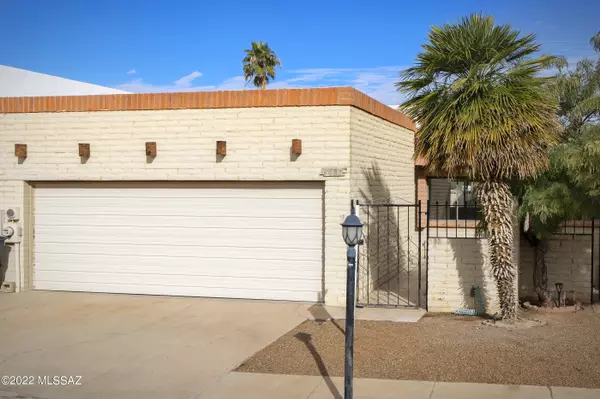 9481 E Golden West Street, Tucson, AZ 85710