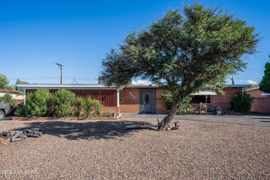 6909 E Calle Bellatrix, Tucson, AZ 85710