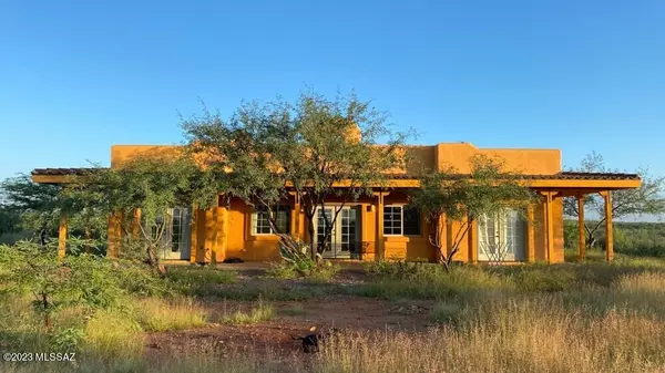 40 W Whitehead Lane, Amado, AZ 85645