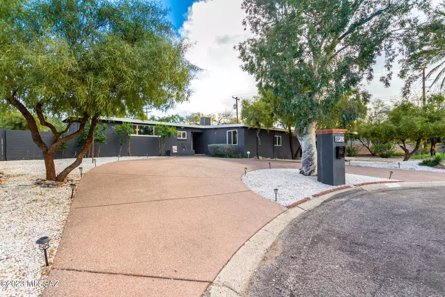 6902 E 4Th Street, Tucson, AZ 85710