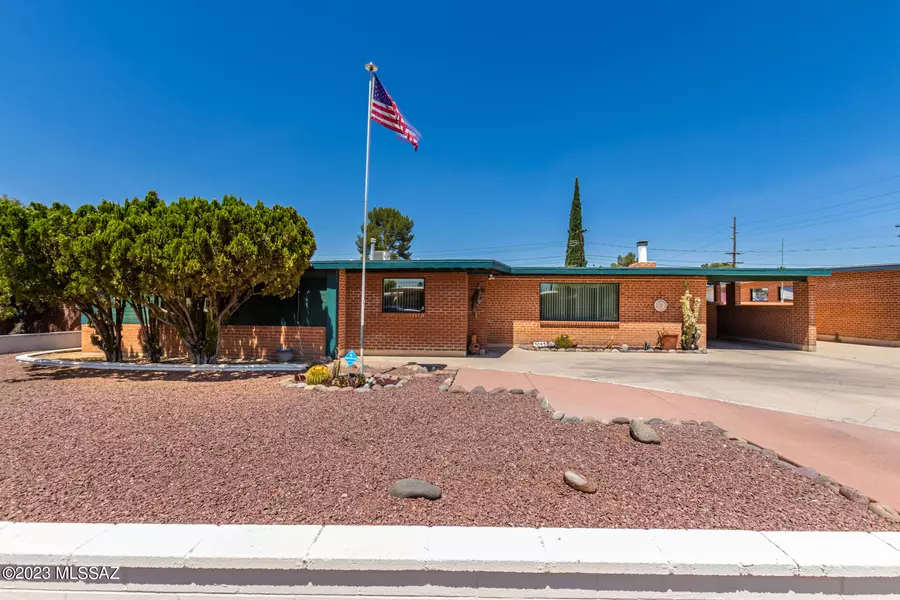 7065 E Calle Bellatrix, Tucson, AZ 85710