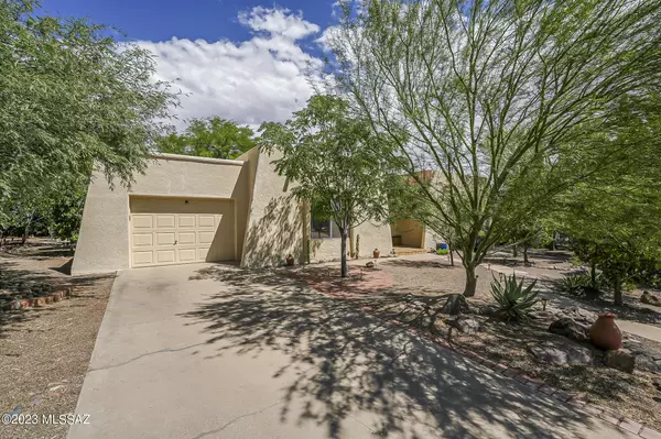 16 W Calle Martina, Green Valley, AZ 85614