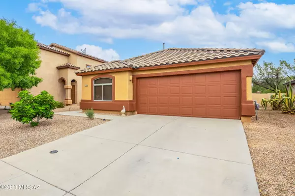 758 W Calle Ormino, Sahuarita, AZ 85629