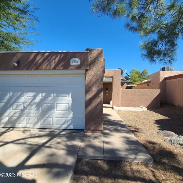 982 N CONSTITUTION Drive, Tucson, AZ 85748