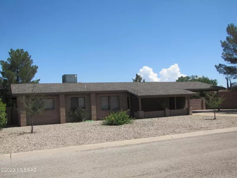 1015 E Mescal Drive, Pearce, AZ 85625