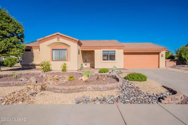 1990 W Mintbush Drive, Green Valley, AZ 85622