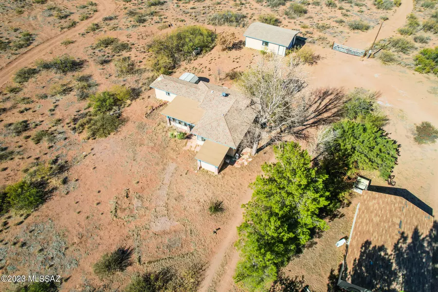 14006 S Grimmett Rd, Pearce, AZ 85625