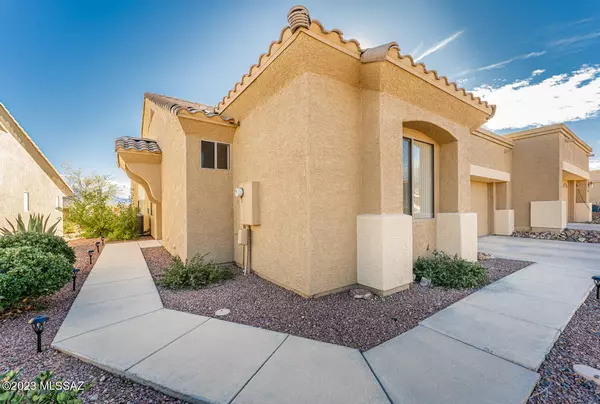 483 W Moorwood Street, Green Valley, AZ 85614