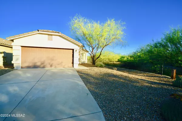 Green Valley, AZ 85614,18493 S Bellflower Place