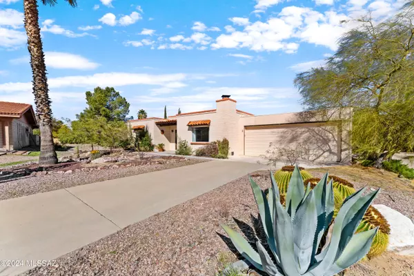 2 W Calle Frambuesa, Green Valley, AZ 85614