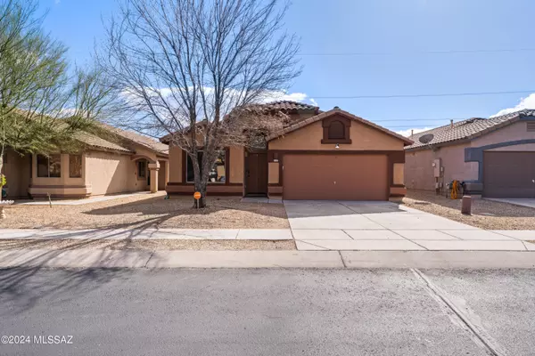 557 W Calle Paso Suave, Sahuarita, AZ 85629